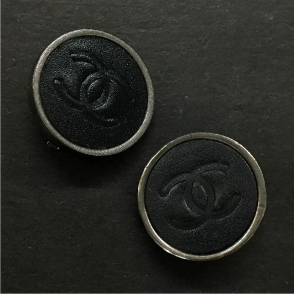 CHANEL CC Logo Black & Silver Tone Earrings - Picture 5 of 8